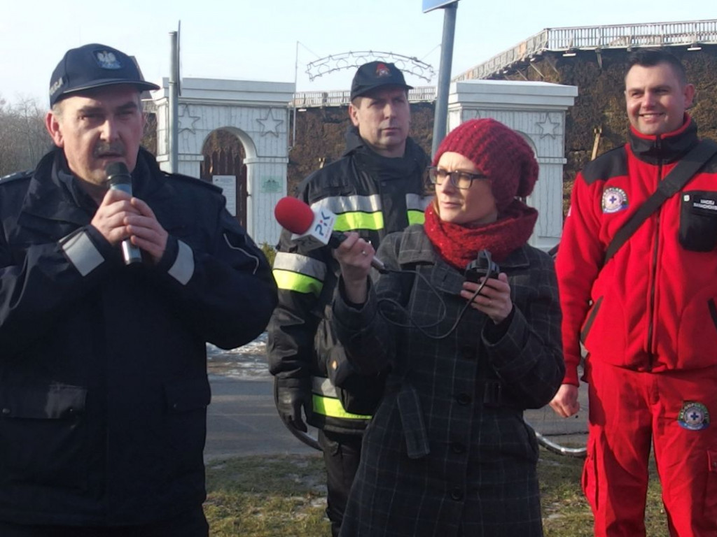 Ratownicy z Kruszwicy pokazali jak pomóc i ratować, gdy pod kimś załamie się lód [GALERIA]