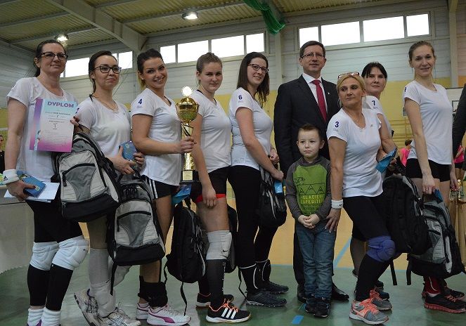 Samorządowcy nagrodzili panie podczas Turnieju Siatkówki [GALERIA]