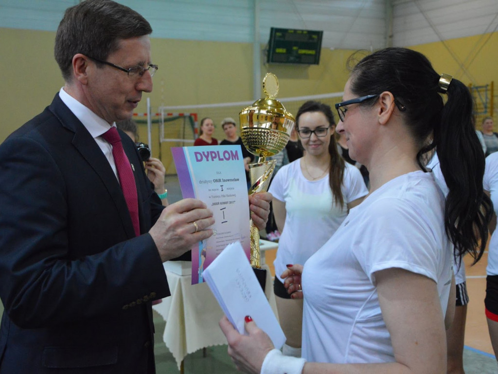 Samorządowcy nagrodzili panie podczas Turnieju Siatkówki [GALERIA]