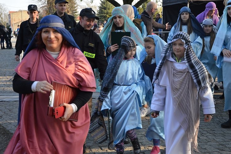 Za nami Kujawskie Misterium Męki Pańskiej. Pod kolegiatą grały i koncertowały lokalne zespoły [GALERIA]