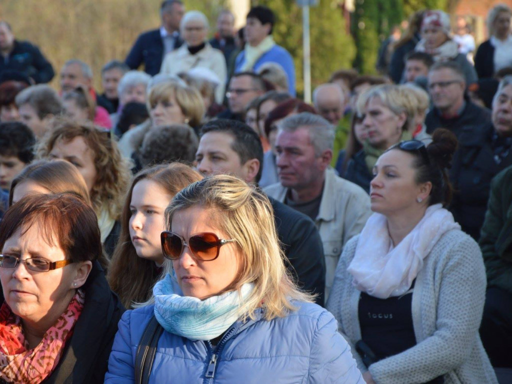 Za nami Kujawskie Misterium Męki Pańskiej. Pod kolegiatą grały i koncertowały lokalne zespoły [GALERIA]