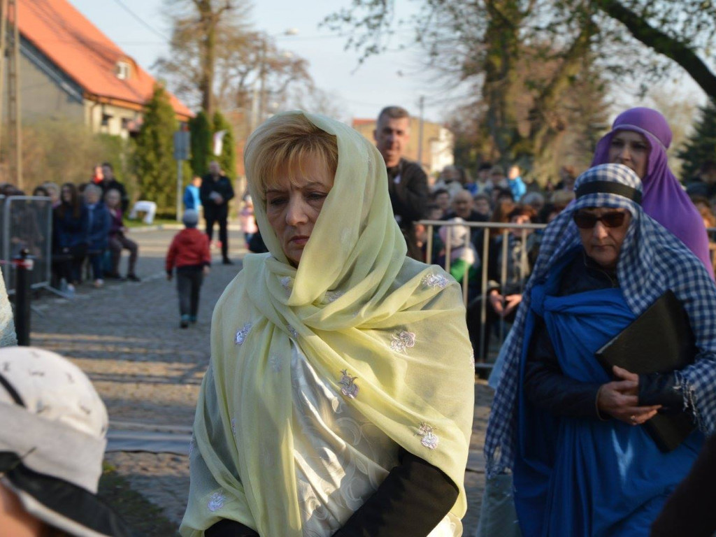Za nami Kujawskie Misterium Męki Pańskiej. Pod kolegiatą grały i koncertowały lokalne zespoły [GALERIA]