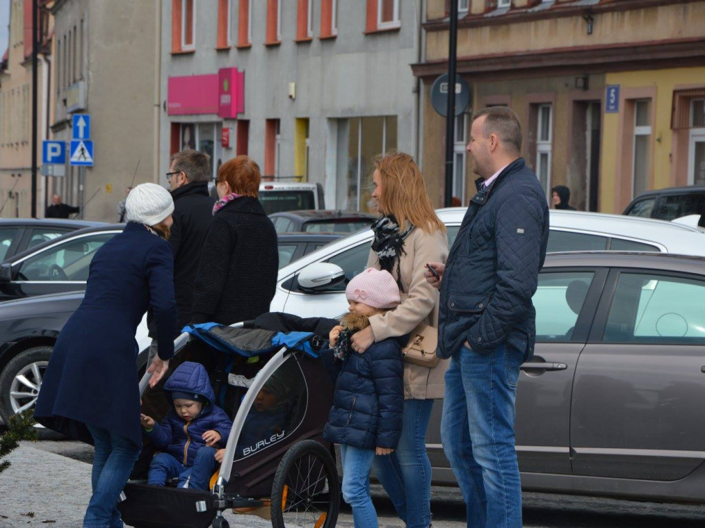 Strażacy podtrzymują wielkanocną tradycję. Na rynku zorganizowano wielki świąteczny dyngus