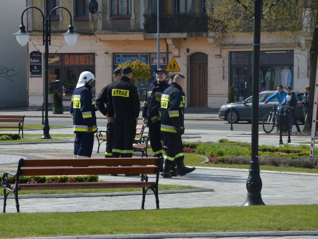Strażacy podtrzymują wielkanocną tradycję. Na rynku zorganizowano wielki świąteczny dyngus