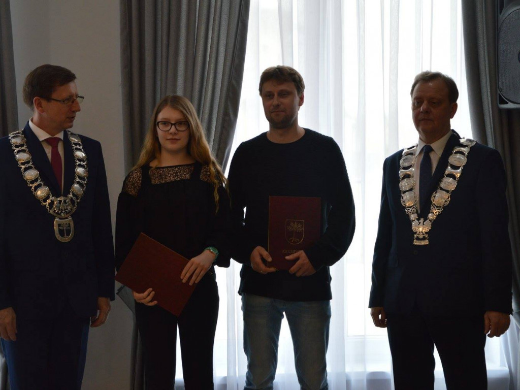 Zobacz kogo nagrodził samorząd podczas uroczystej sesji Rady Miejskiej [GALERIA]