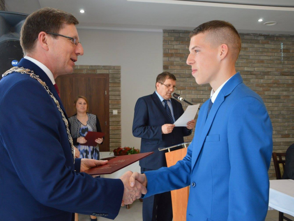 Zobacz kogo nagrodził samorząd podczas uroczystej sesji Rady Miejskiej [GALERIA]