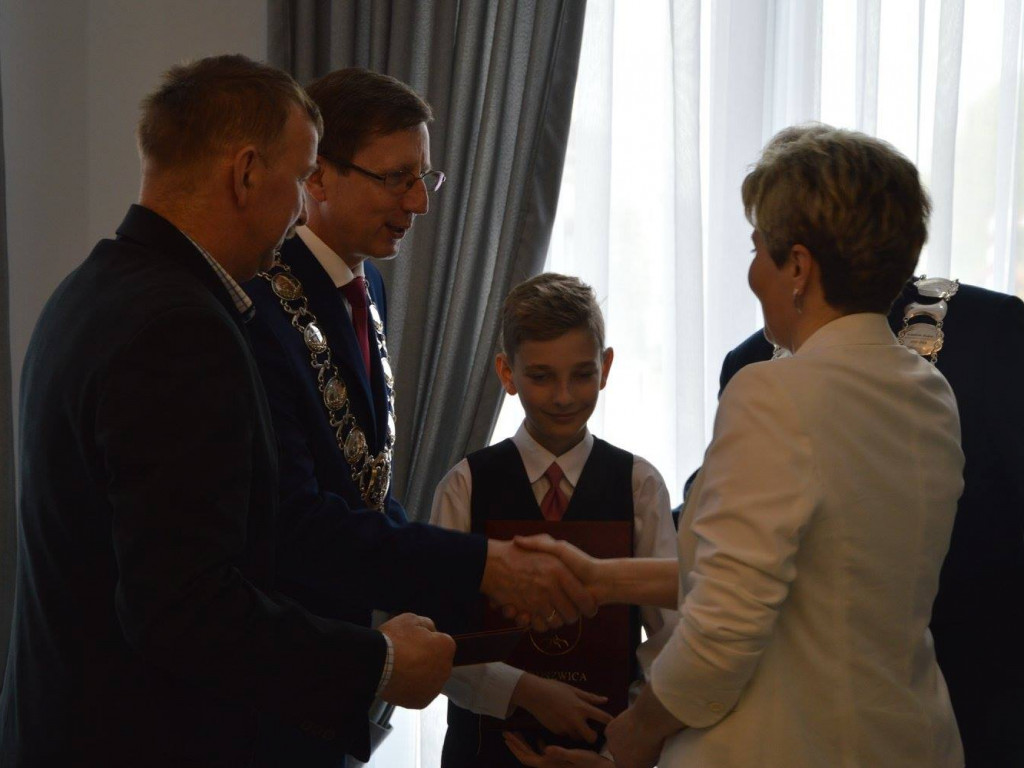 Zobacz kogo nagrodził samorząd podczas uroczystej sesji Rady Miejskiej [GALERIA]