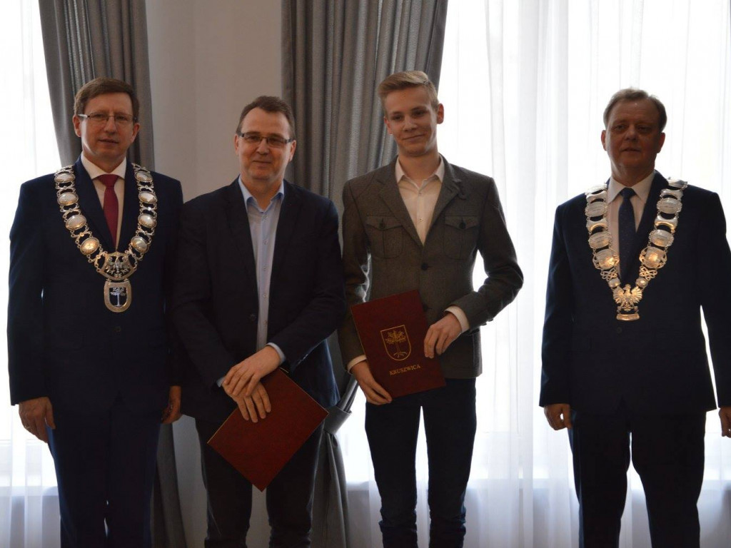 Zobacz kogo nagrodził samorząd podczas uroczystej sesji Rady Miejskiej [GALERIA]