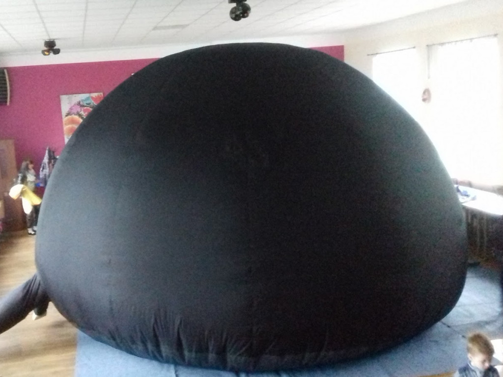 Chełmce: Mobilne Planetarium odwiedziło świetlicę [GALERIA]