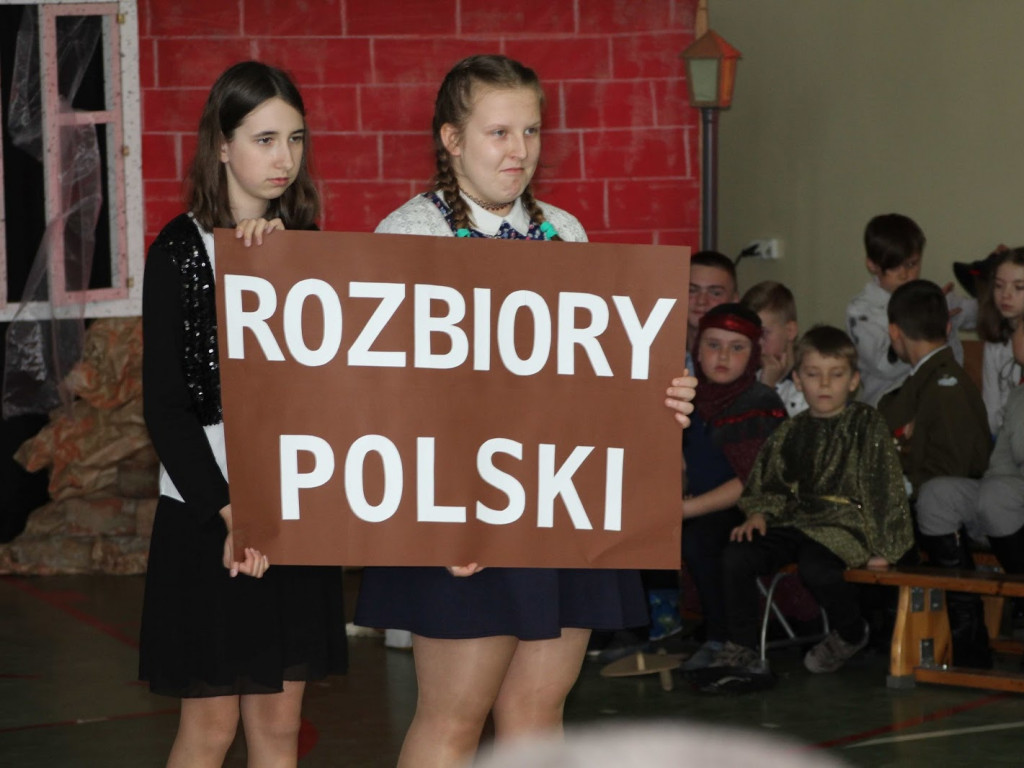 20 lat Armia Krajowa patronuje Szkole Podstawowej w Chełmcach [GALERIA]
