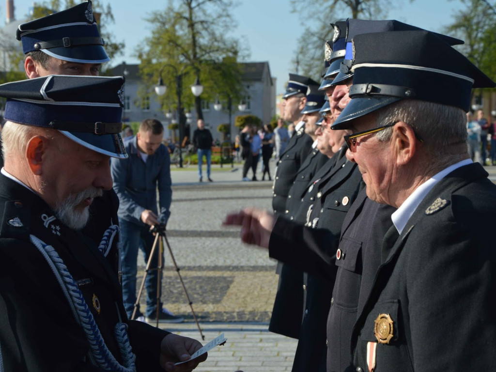 Zasłużeni strażacy odznaczeni. Zobacz zdjęcia z kruszwickiego Capstrzyku [GALERIA]