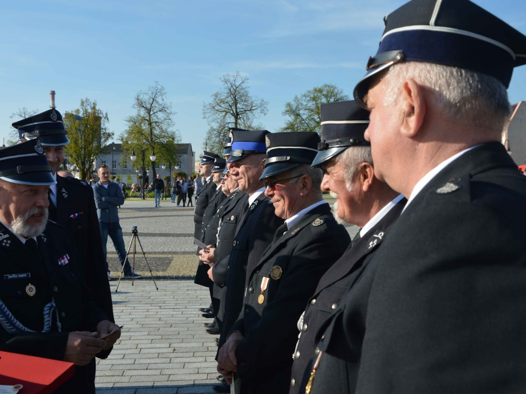Zasłużeni strażacy odznaczeni. Zobacz zdjęcia z kruszwickiego Capstrzyku [GALERIA]
