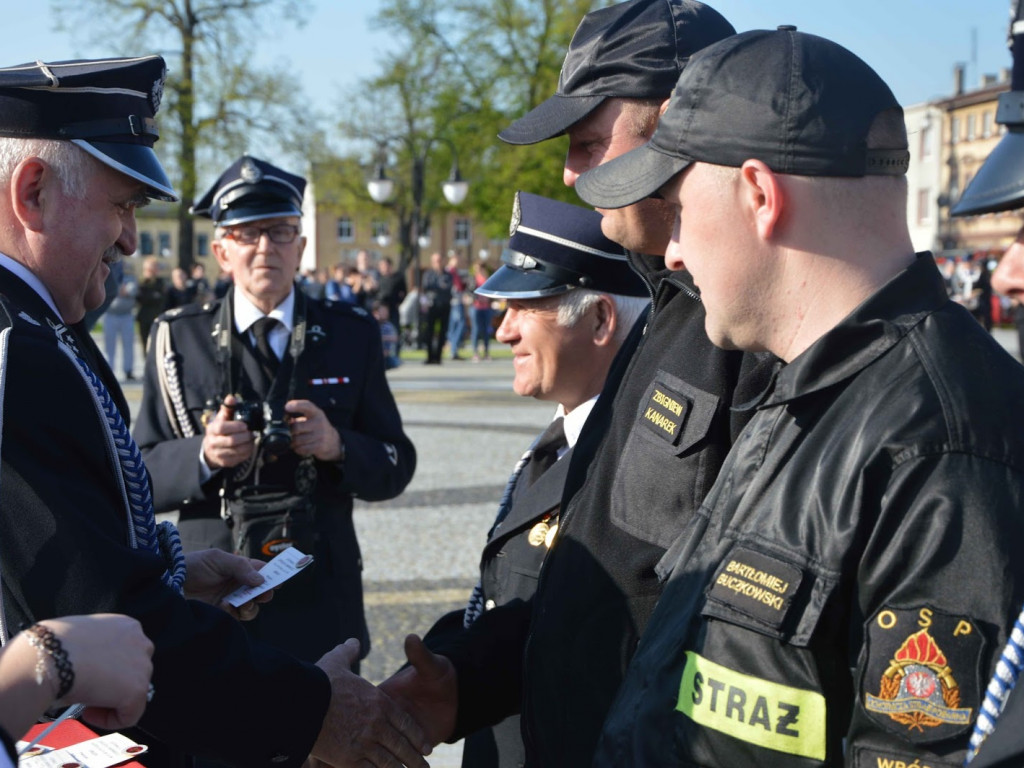 Zasłużeni strażacy odznaczeni. Zobacz zdjęcia z kruszwickiego Capstrzyku [GALERIA]