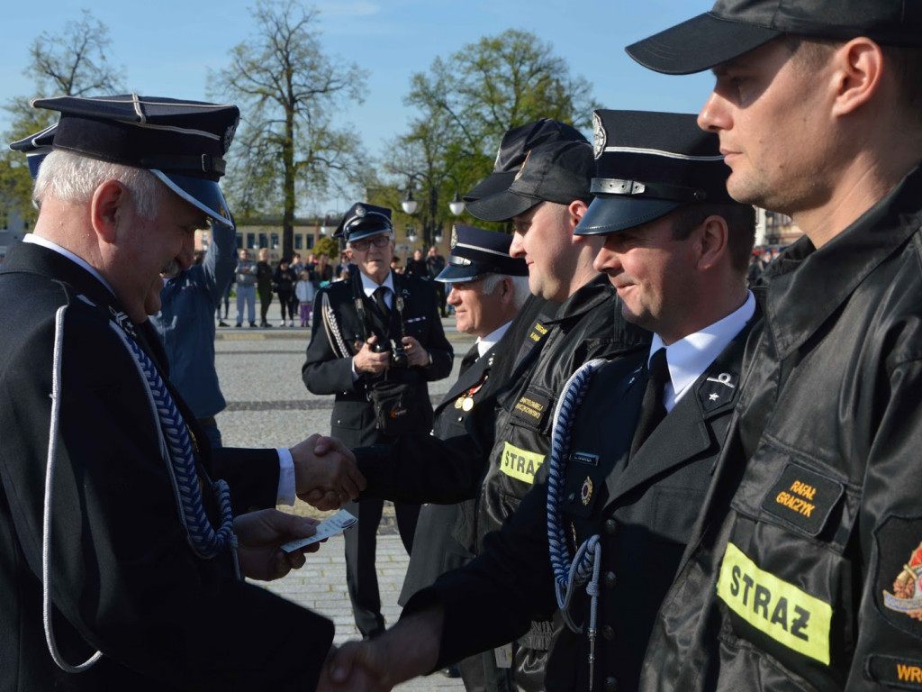 Zasłużeni strażacy odznaczeni. Zobacz zdjęcia z kruszwickiego Capstrzyku [GALERIA]