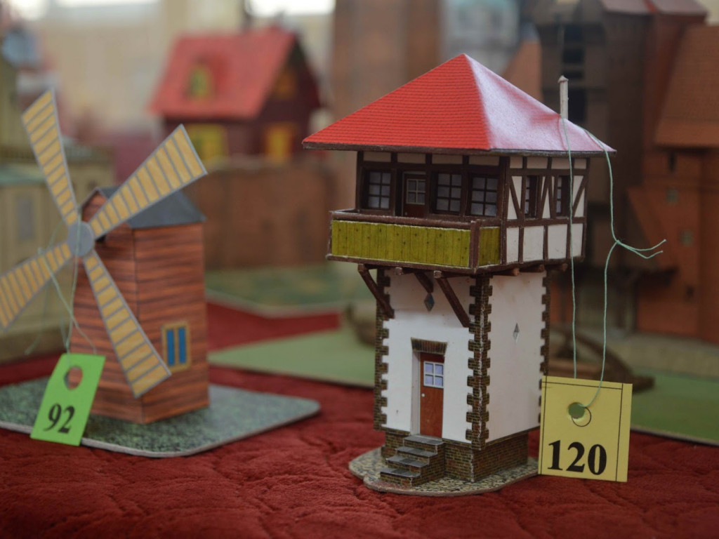 Trwa Ogólnopolski Konkurs Modeli Kartonowych w Kruszwicy [GALERIA]