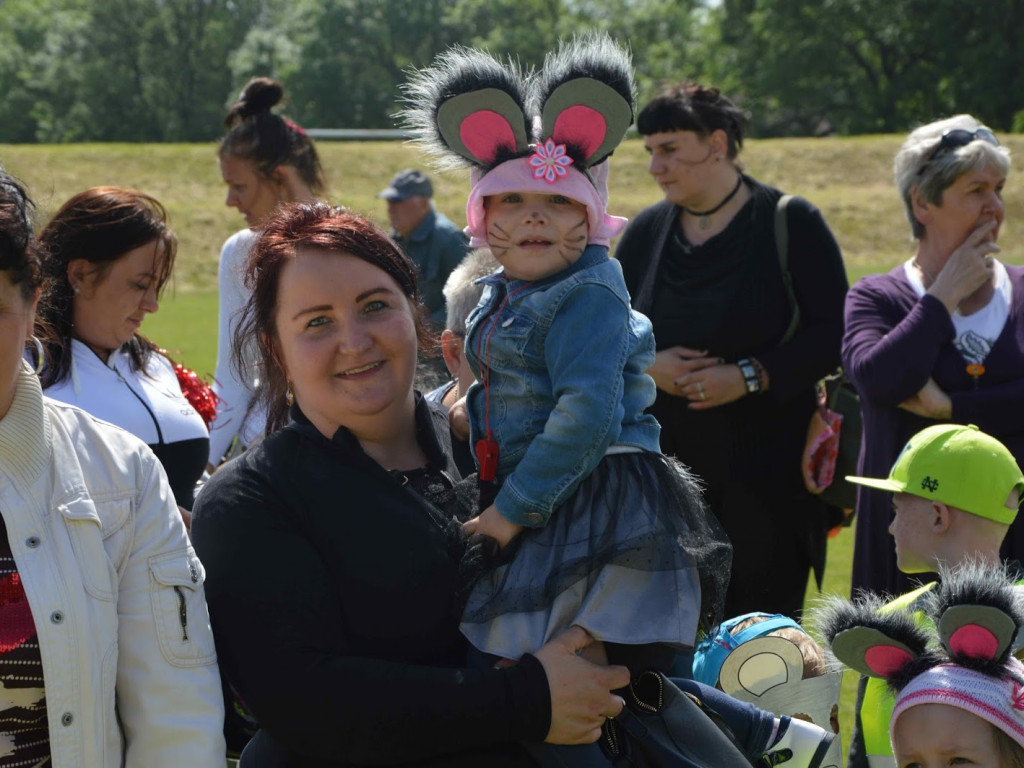 Myszy dostały władzę nad miastem. Parada gryzoni przeszła ulicami miasta
