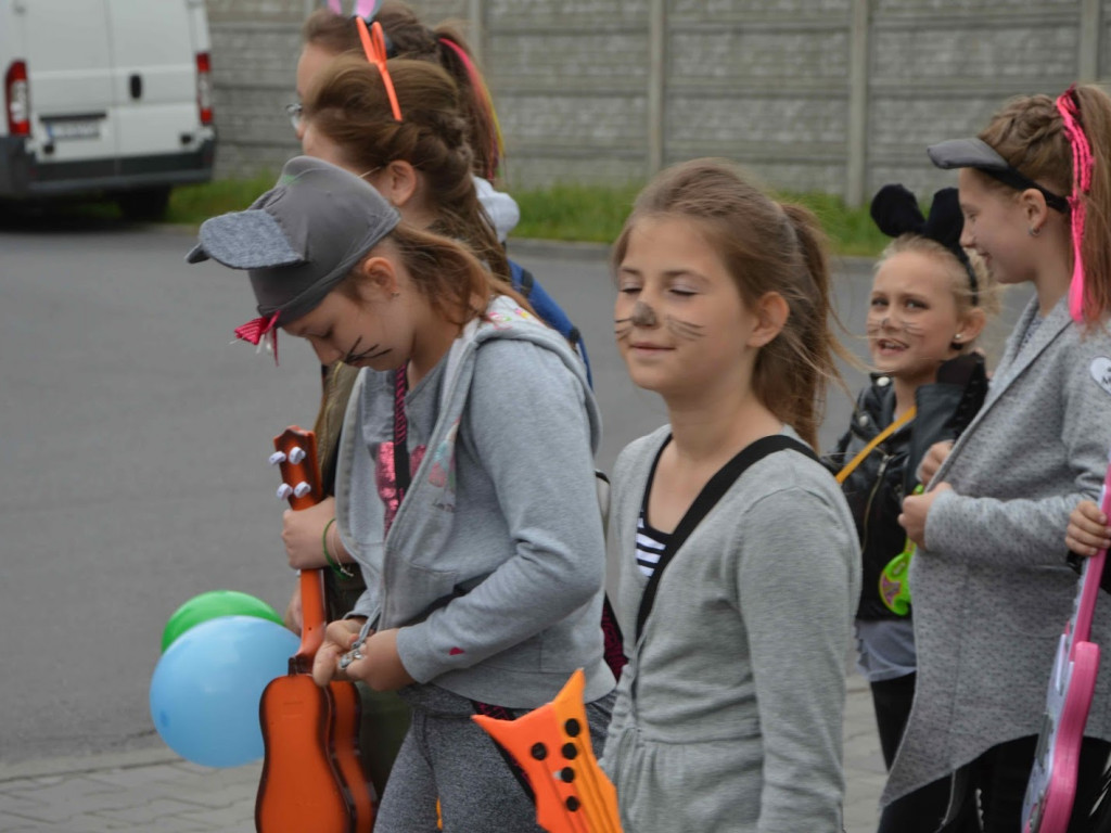 Myszy dostały władzę nad miastem. Parada gryzoni przeszła ulicami miasta