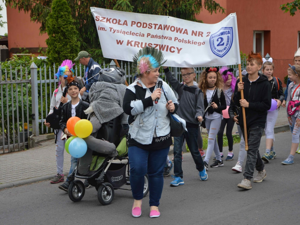 Myszy dostały władzę nad miastem. Parada gryzoni przeszła ulicami miasta