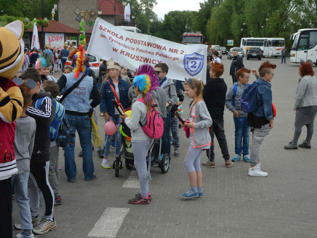 Myszy dostały władzę nad miastem. Parada gryzoni przeszła ulicami miasta