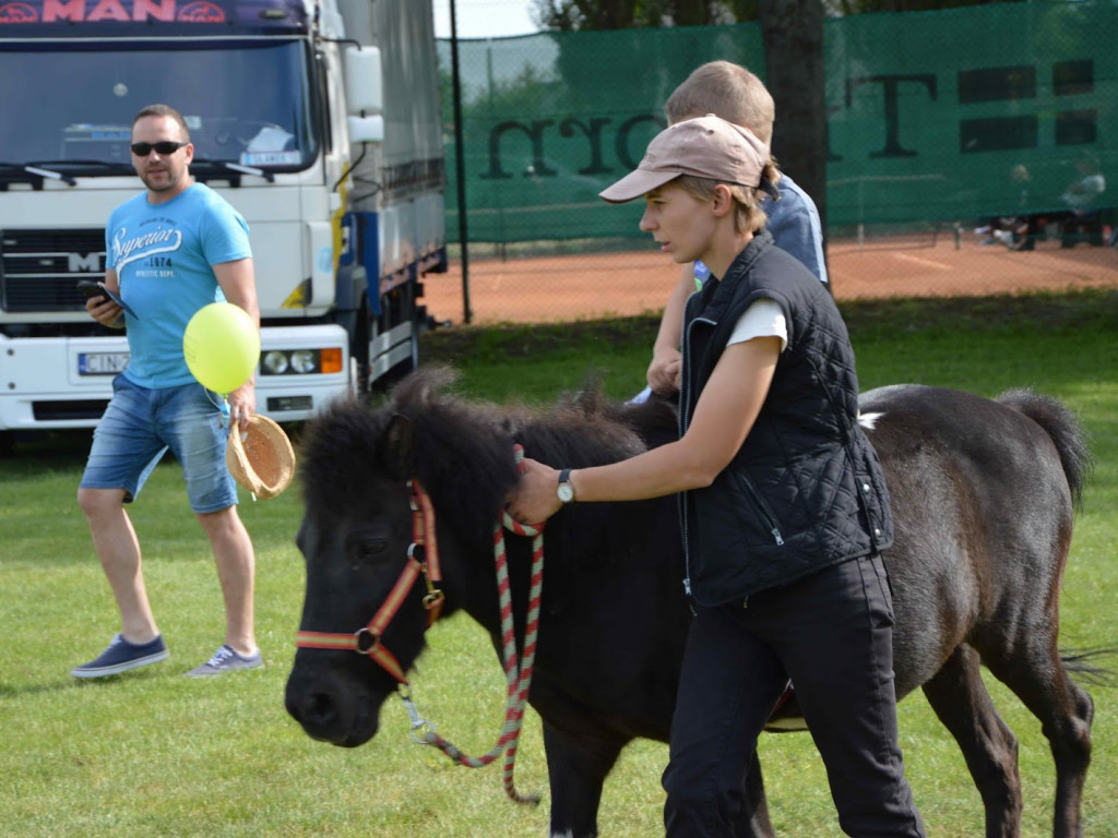 Łagiewniki: Trwa Dzień Dziecka organizowany przez Sołectwo Rzepowo [FOTO]
