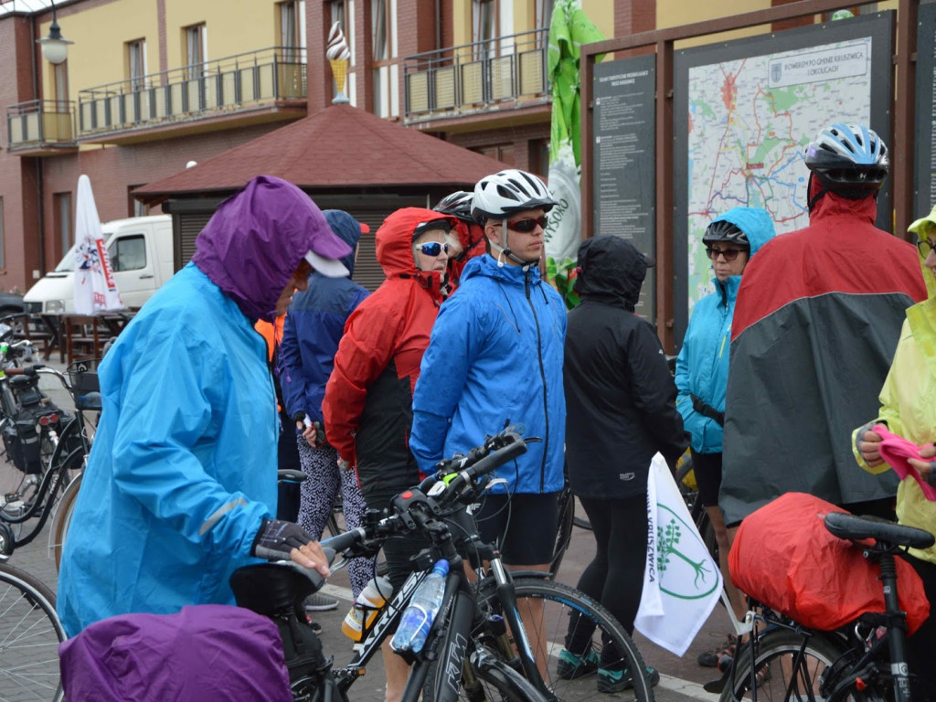 Rowerzyści świętowali 50 lat istnienia Nadgoplańskiego Parku Tysiąclecia w Kruszwicy [GALERIA]
