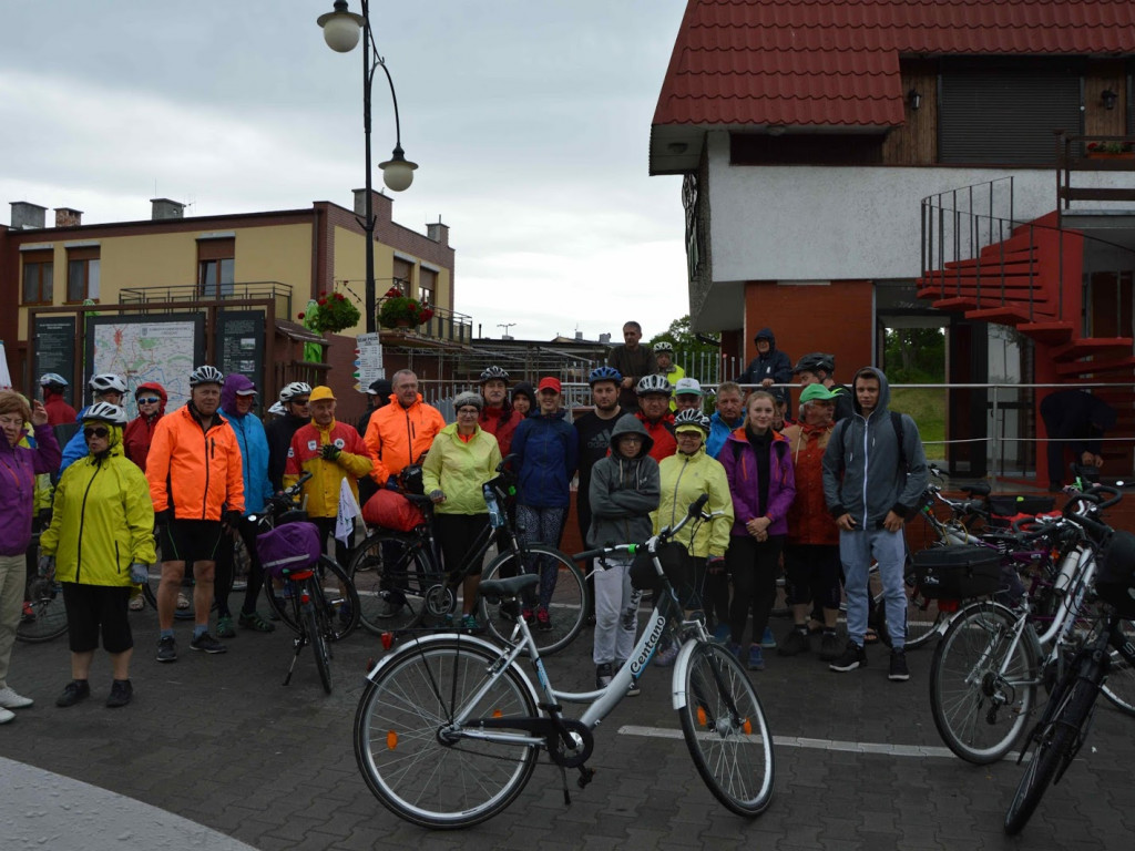 Rowerzyści świętowali 50 lat istnienia Nadgoplańskiego Parku Tysiąclecia w Kruszwicy [GALERIA]