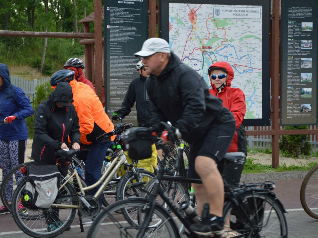 Rowerzyści świętowali 50 lat istnienia Nadgoplańskiego Parku Tysiąclecia w Kruszwicy [GALERIA]