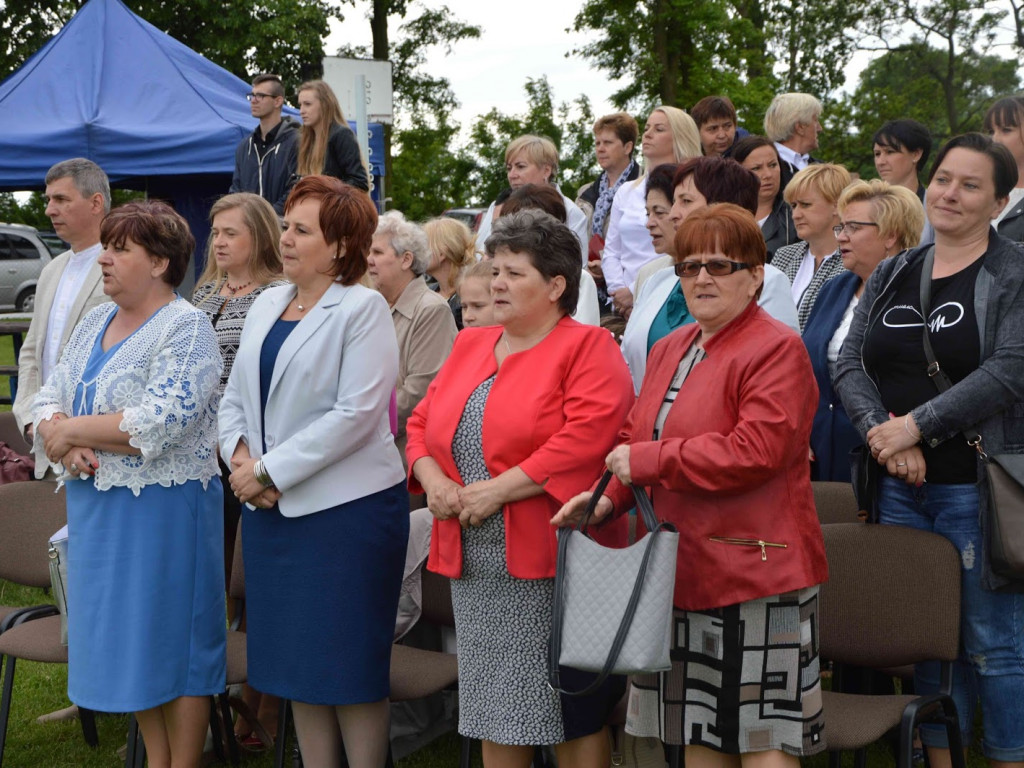 Racice; Uroczystości nadania imienia Niepublicznej Szkole Podstawowej w Racicach