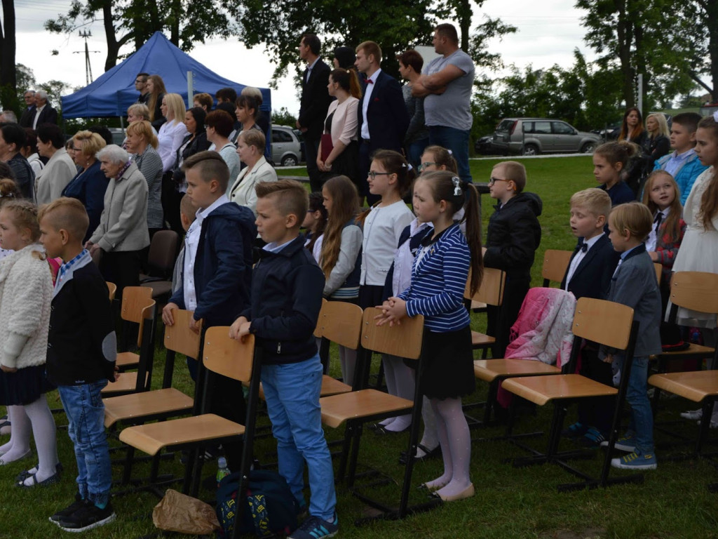 Racice; Uroczystości nadania imienia Niepublicznej Szkole Podstawowej w Racicach