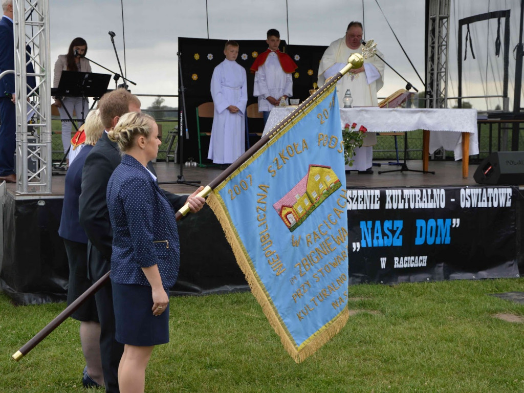 Racice; Uroczystości nadania imienia Niepublicznej Szkole Podstawowej w Racicach
