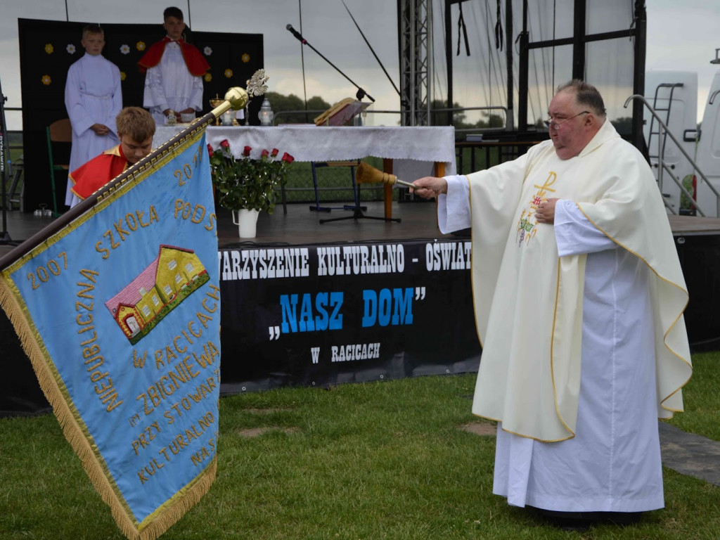 Racice; Uroczystości nadania imienia Niepublicznej Szkole Podstawowej w Racicach