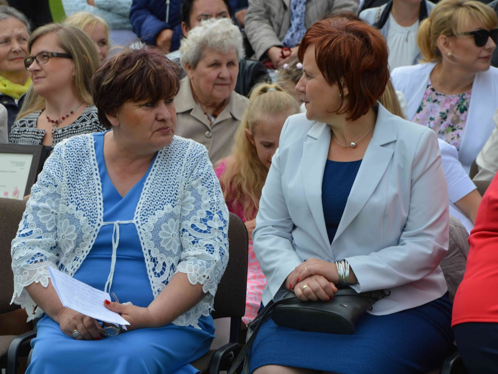 Racice; Uroczystości nadania imienia Niepublicznej Szkole Podstawowej w Racicach