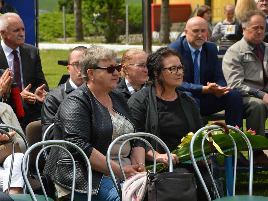 Racice; Uroczystości nadania imienia Niepublicznej Szkole Podstawowej w Racicach