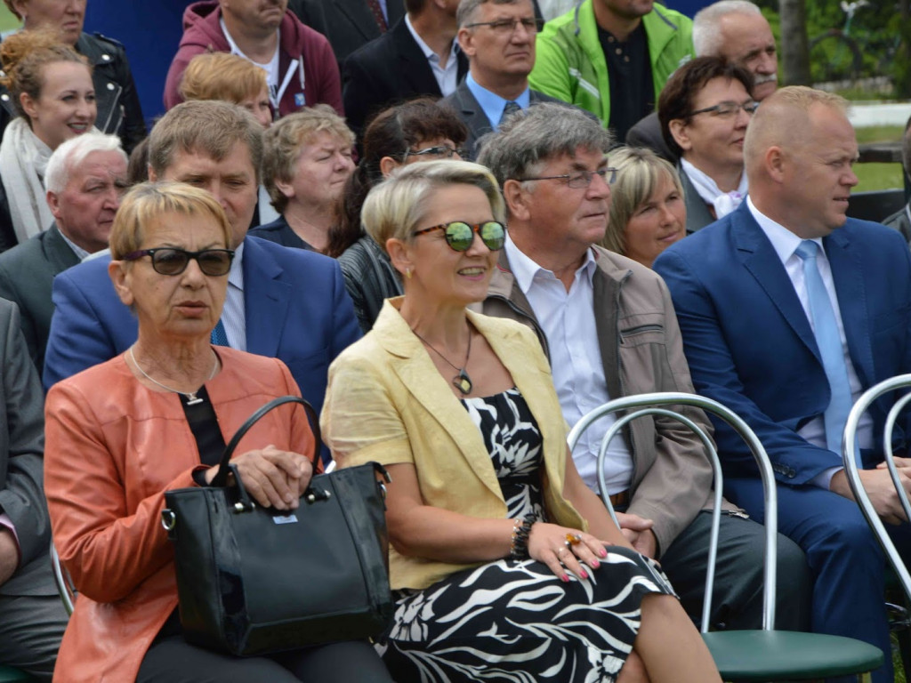 Racice; Uroczystości nadania imienia Niepublicznej Szkole Podstawowej w Racicach