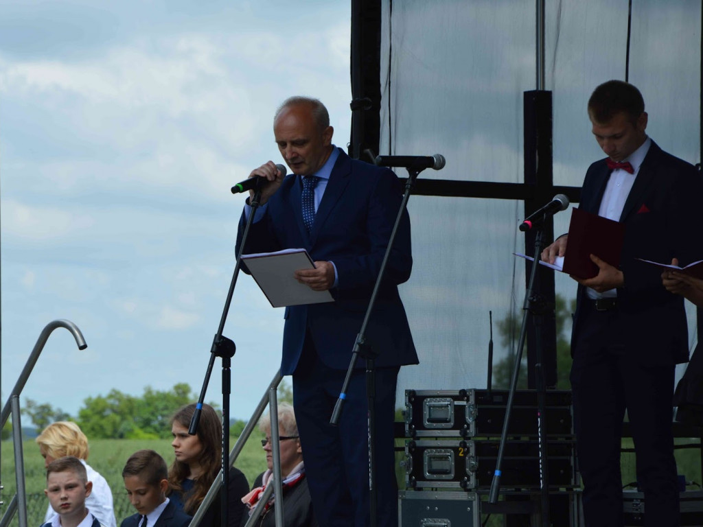Racice; Uroczystości nadania imienia Niepublicznej Szkole Podstawowej w Racicach