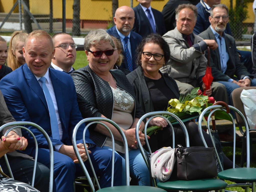 Racice; Uroczystości nadania imienia Niepublicznej Szkole Podstawowej w Racicach