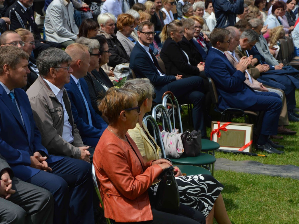Racice; Uroczystości nadania imienia Niepublicznej Szkole Podstawowej w Racicach