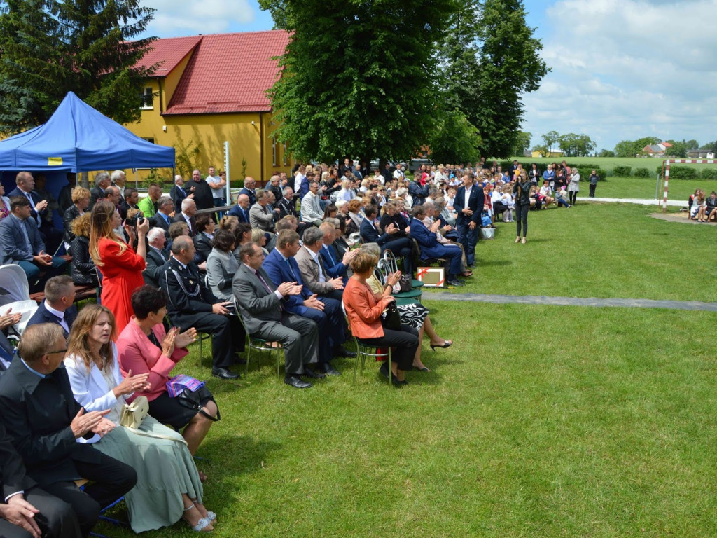 Racice; Uroczystości nadania imienia Niepublicznej Szkole Podstawowej w Racicach