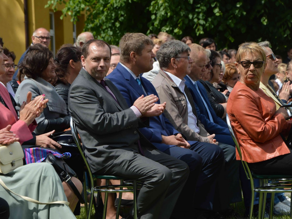Racice; Uroczystości nadania imienia Niepublicznej Szkole Podstawowej w Racicach