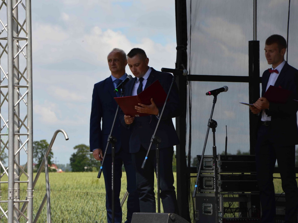 Racice; Uroczystości nadania imienia Niepublicznej Szkole Podstawowej w Racicach