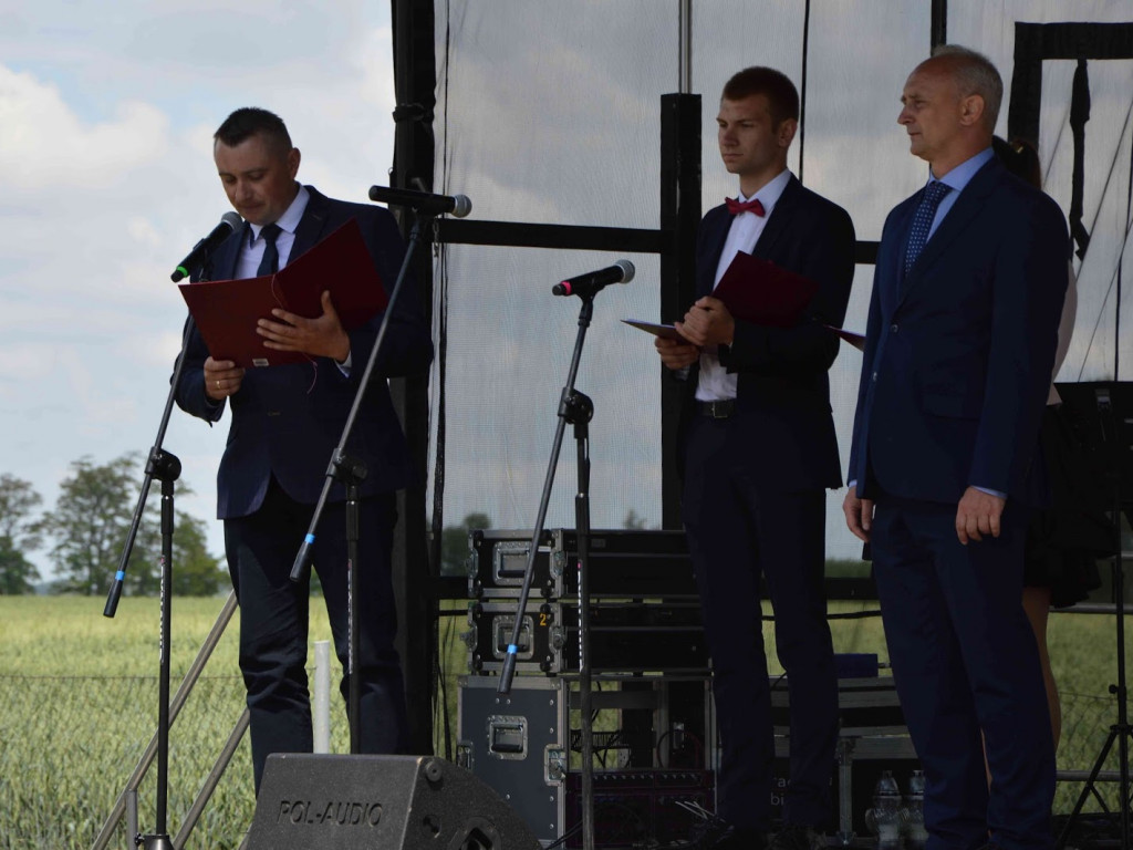 Racice; Uroczystości nadania imienia Niepublicznej Szkole Podstawowej w Racicach