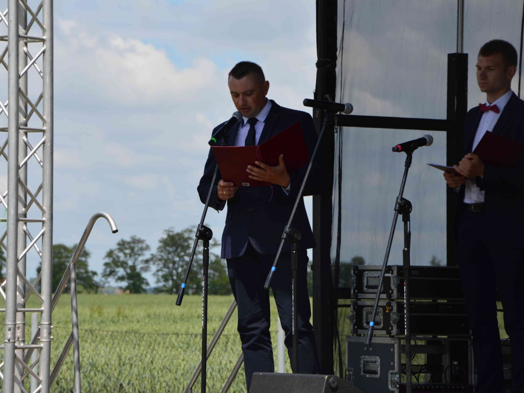 Racice; Uroczystości nadania imienia Niepublicznej Szkole Podstawowej w Racicach