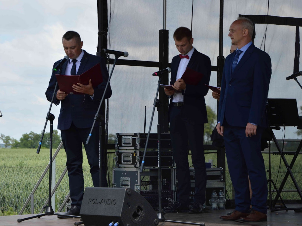 Racice; Uroczystości nadania imienia Niepublicznej Szkole Podstawowej w Racicach