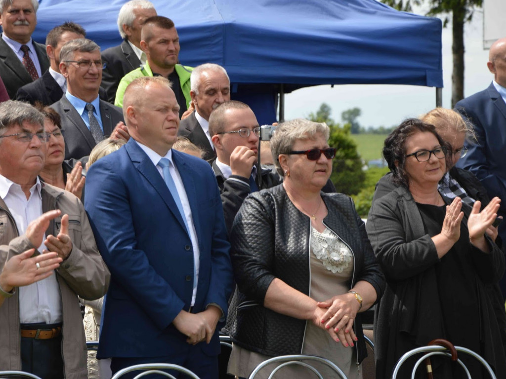 Racice; Uroczystości nadania imienia Niepublicznej Szkole Podstawowej w Racicach