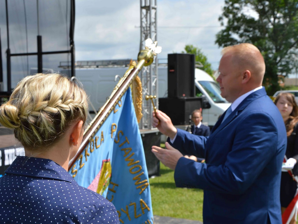 Racice; Uroczystości nadania imienia Niepublicznej Szkole Podstawowej w Racicach