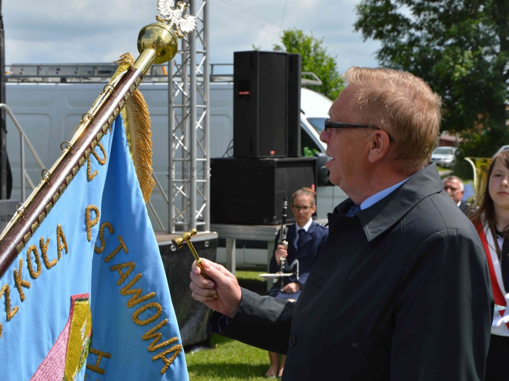 Racice; Uroczystości nadania imienia Niepublicznej Szkole Podstawowej w Racicach