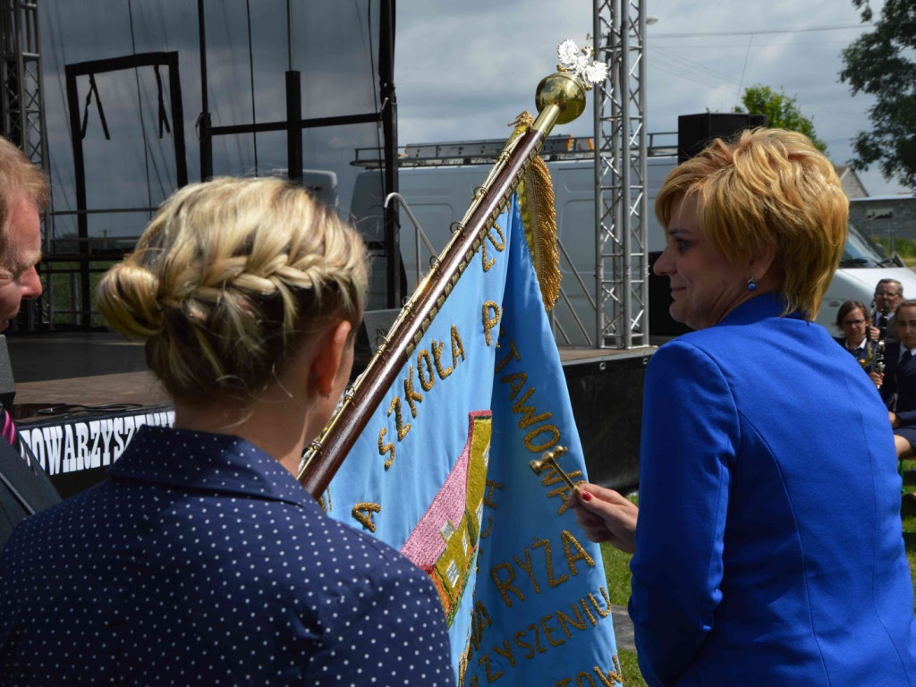 Racice; Uroczystości nadania imienia Niepublicznej Szkole Podstawowej w Racicach