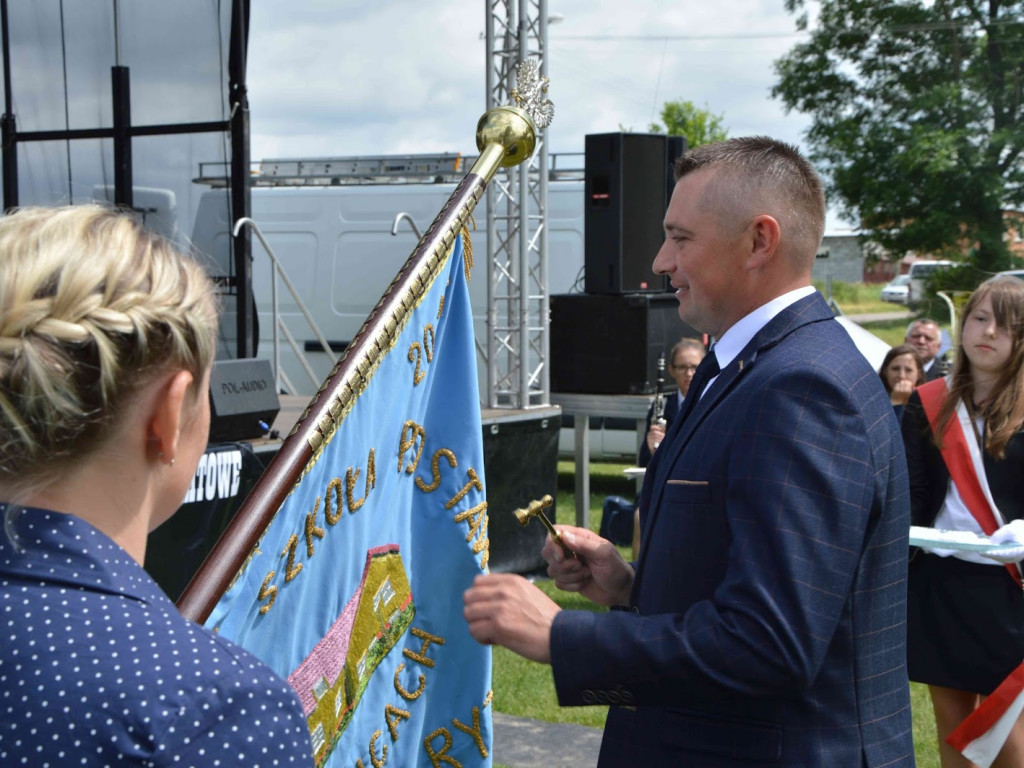 Racice; Uroczystości nadania imienia Niepublicznej Szkole Podstawowej w Racicach