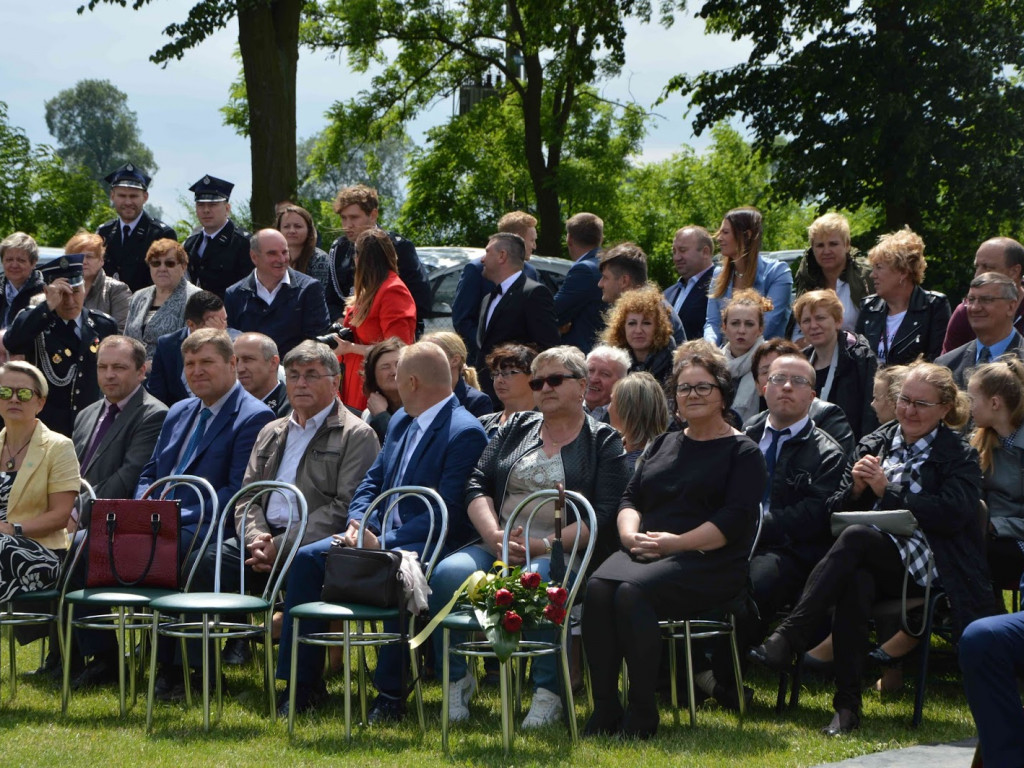 Racice; Uroczystości nadania imienia Niepublicznej Szkole Podstawowej w Racicach