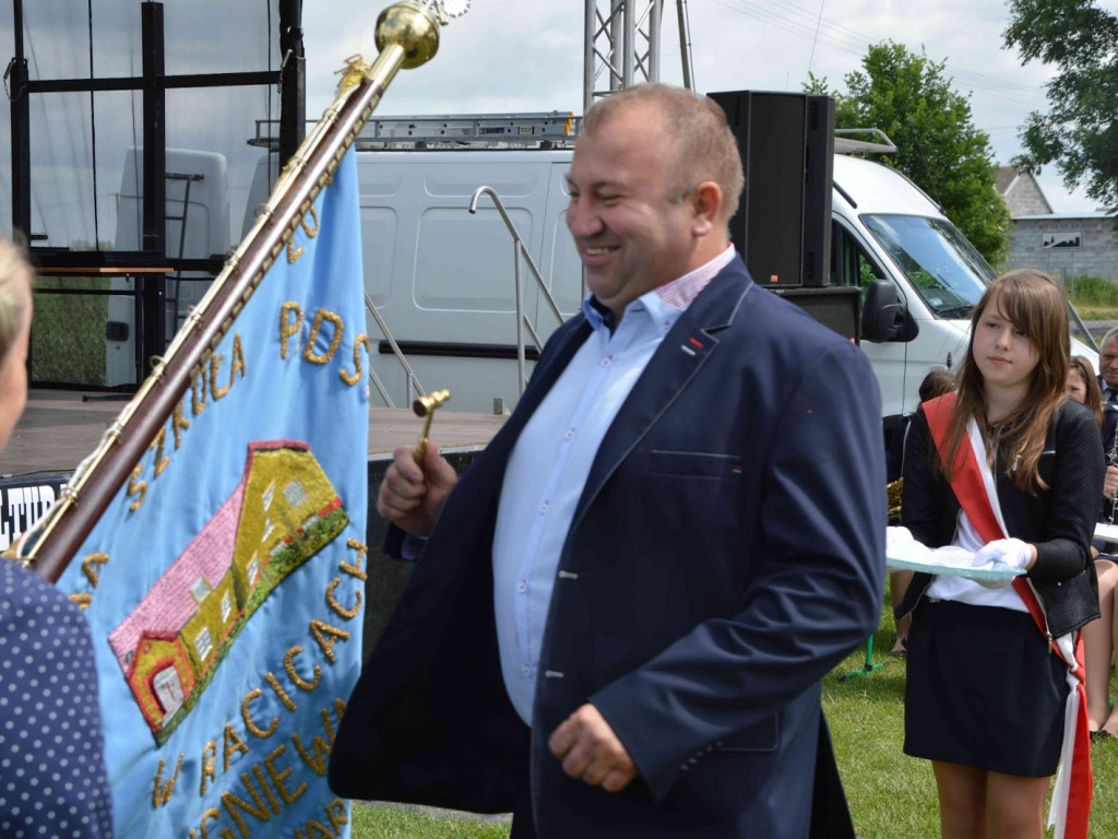 Racice; Uroczystości nadania imienia Niepublicznej Szkole Podstawowej w Racicach